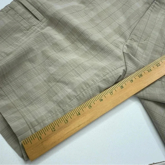 Greg Norman Mens Size 30 Plaid golfing shorts 1852 - Picture 3 of 8